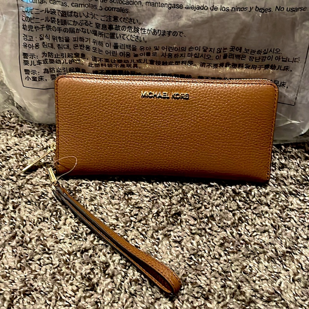 Michael Kors Continental Wristlet
